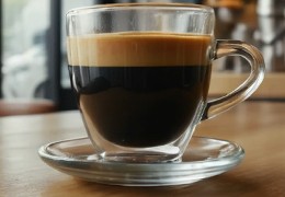 Co to jest Espresso? Przewodnik kawosza do doskonałego shotu